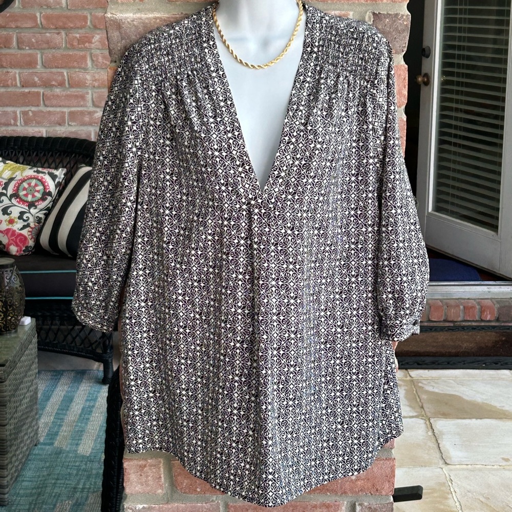 ANN TAYLOR FACTORY Black Cream Print V Neck Popover Top Medium